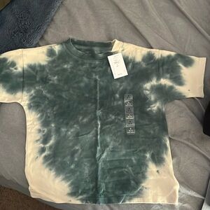 Gap Tie-Dye short sleeve shirt. Boys 6-7 (S)